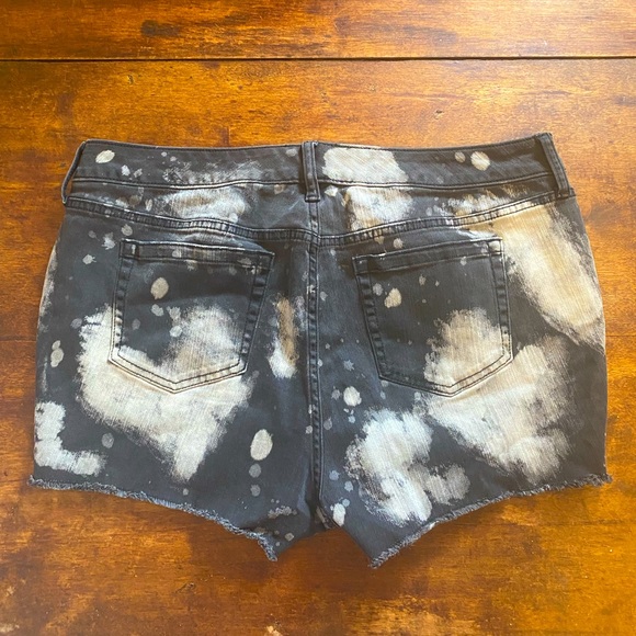 Distressed Acid Wash Jean Shorts - Picture 2 of 4